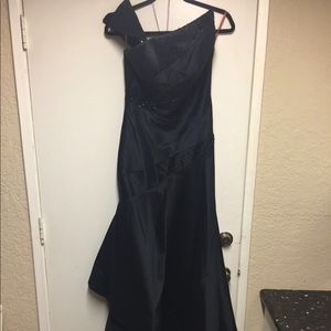 Monique Lhuillier Black dress